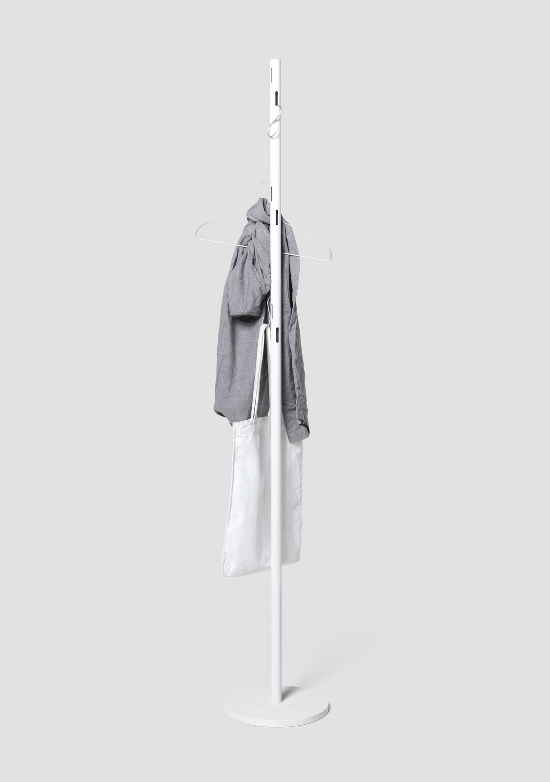Poto hanger pole Stéfanie Kay Design Muji Ecal clothes rack coat hanger simple minimalist hook design week milan